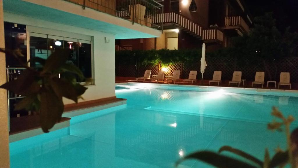 Hotel Delfino Морской Милан Экстерьер фото